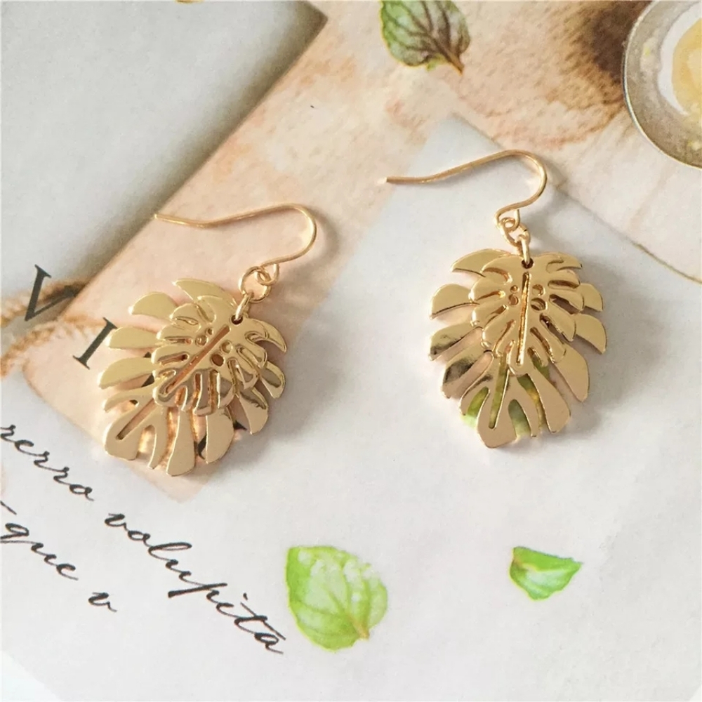 Vintage Drop Leaf Gold Earrings - Picture 5 of 5